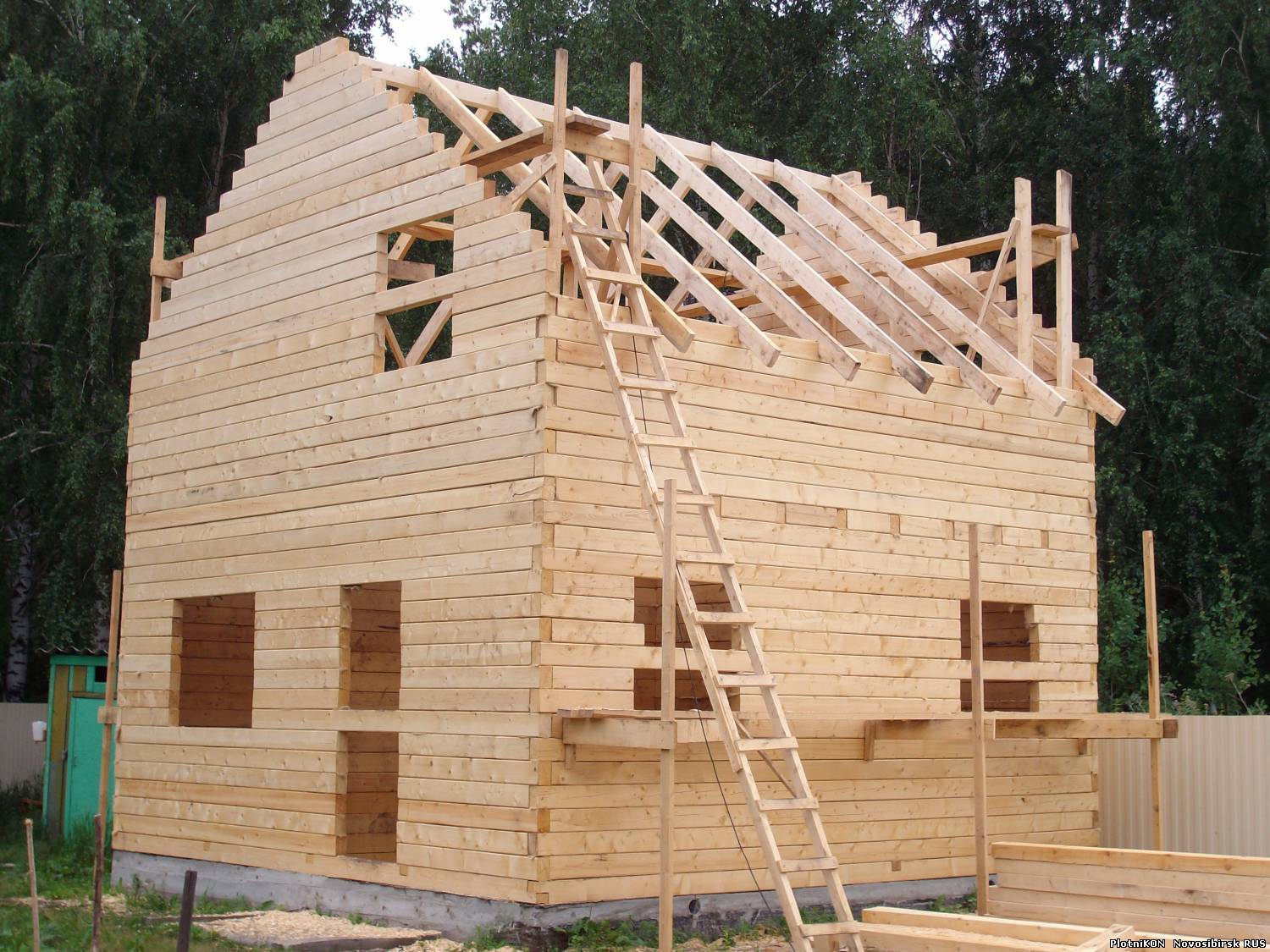 Строительство дачных домов из бруса: этапы, плюсы и минусы, а также правила выбора материала