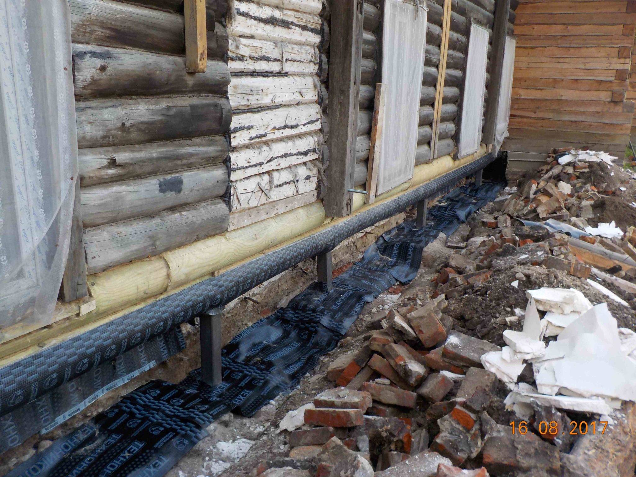 Как сделать ремонт фундамента у деревянного дома, если он старый +видео как поднять дом
