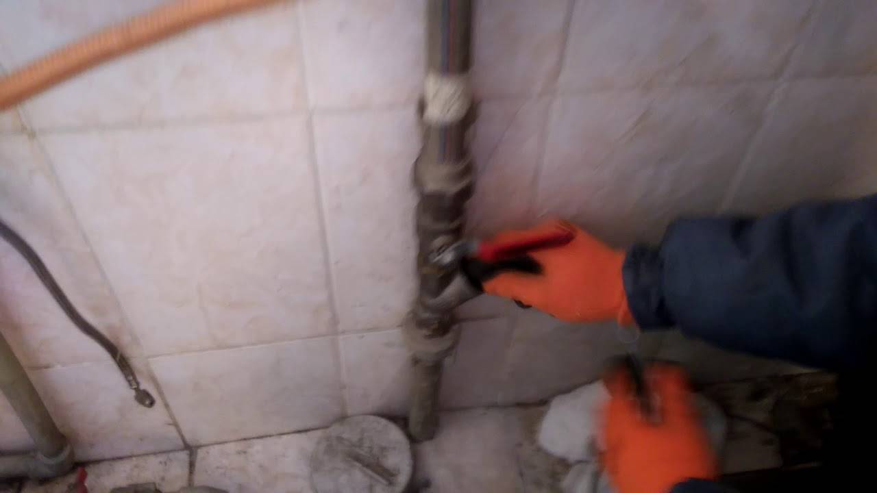 Как разморозить замерзшую трубу канализации – способы и средства