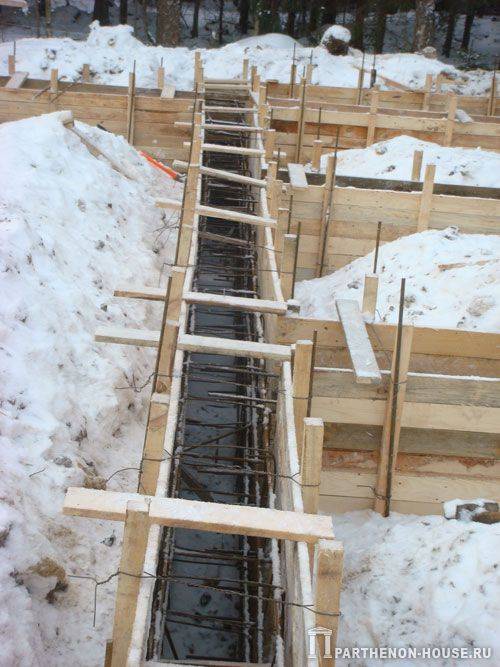 Строительство и заливка фундамента зимой — плюсы и минусы | плюсы и минусы