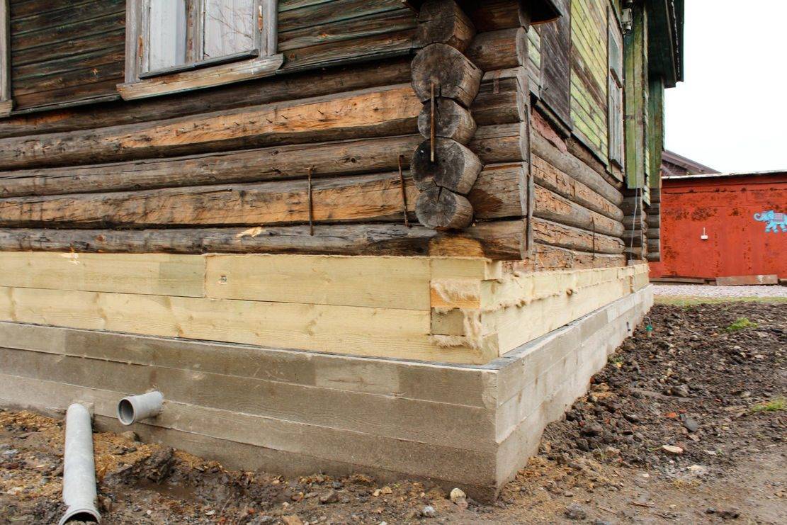Установка деревянного дома на новый фундамент