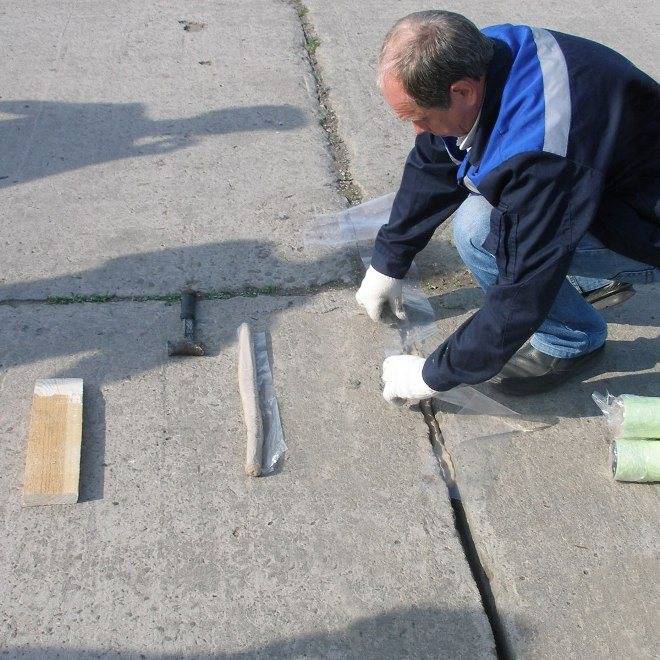 Каким герметиком заделать швы в бетоне?