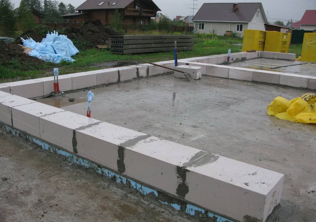Какой фундамент подойдет под газобетонные блоки?	 - статьи от building-companion.ru