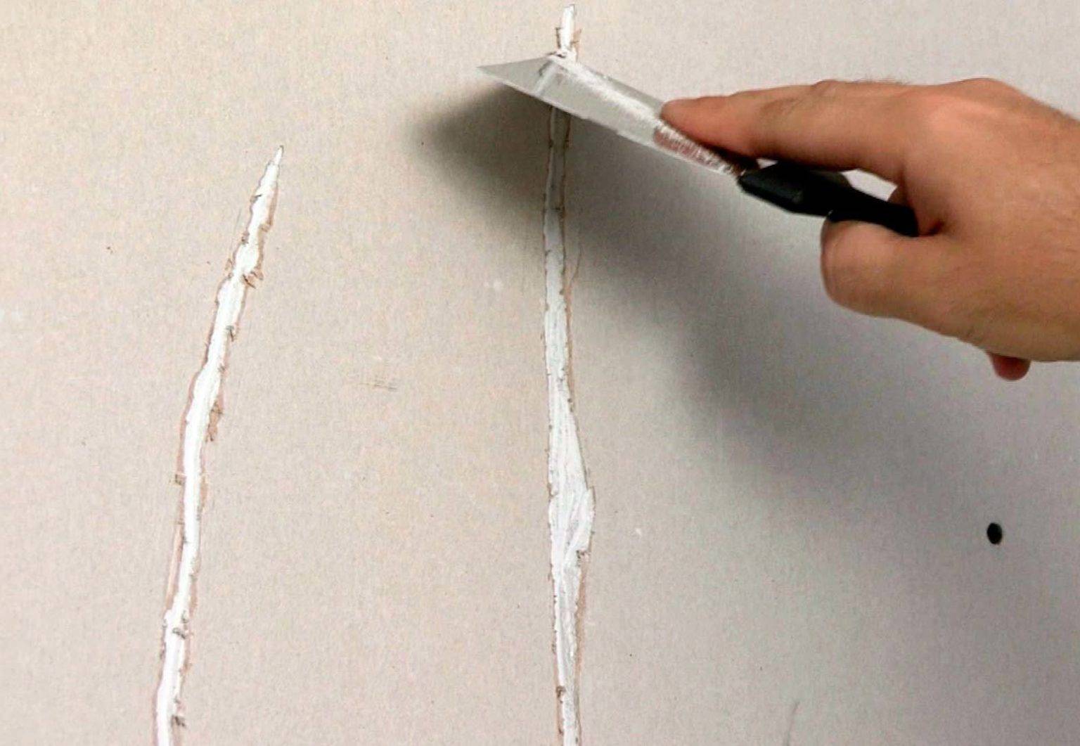 Трещины в штукатурке на стене: как заделать их правильно?