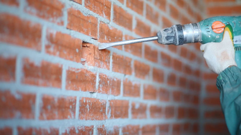 Чем лучше просверлить отверстие в кирпичной стене: инструменты и методы
