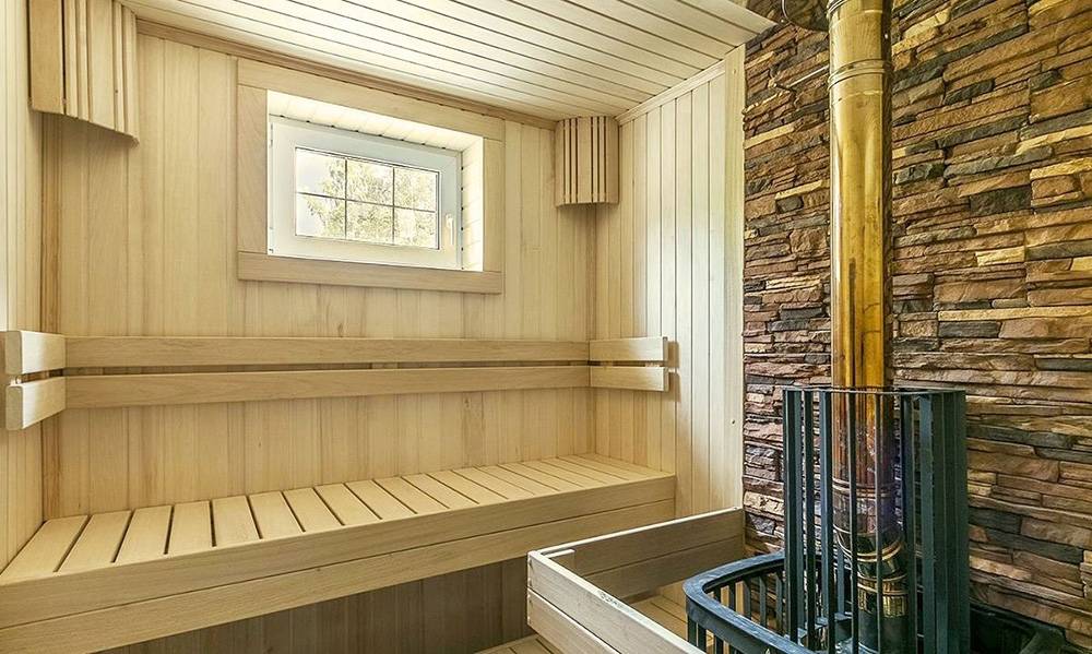 Какой древесиной отделать баню изнутри: правила подбора для предбанной, моечной и парилки, плюсы и минусы