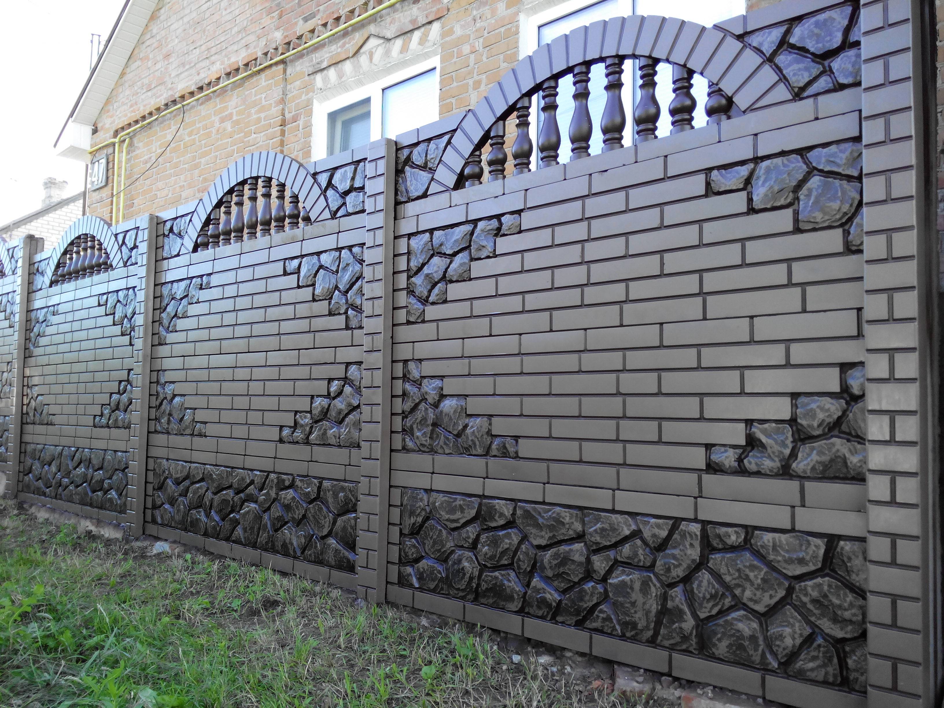 Декоративный бетонный забор: установка своими руками, фото, видео и разновидности