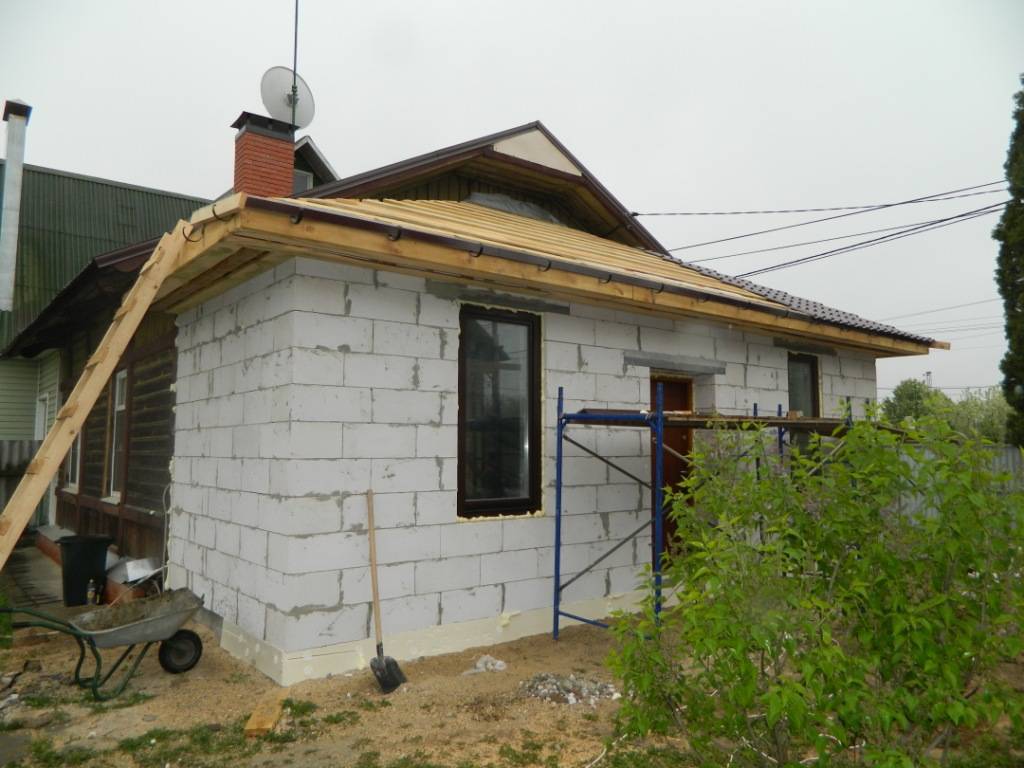 Пристрой к дому из пеноблоков, преимущества и недостатки материала, этапы строительных работ