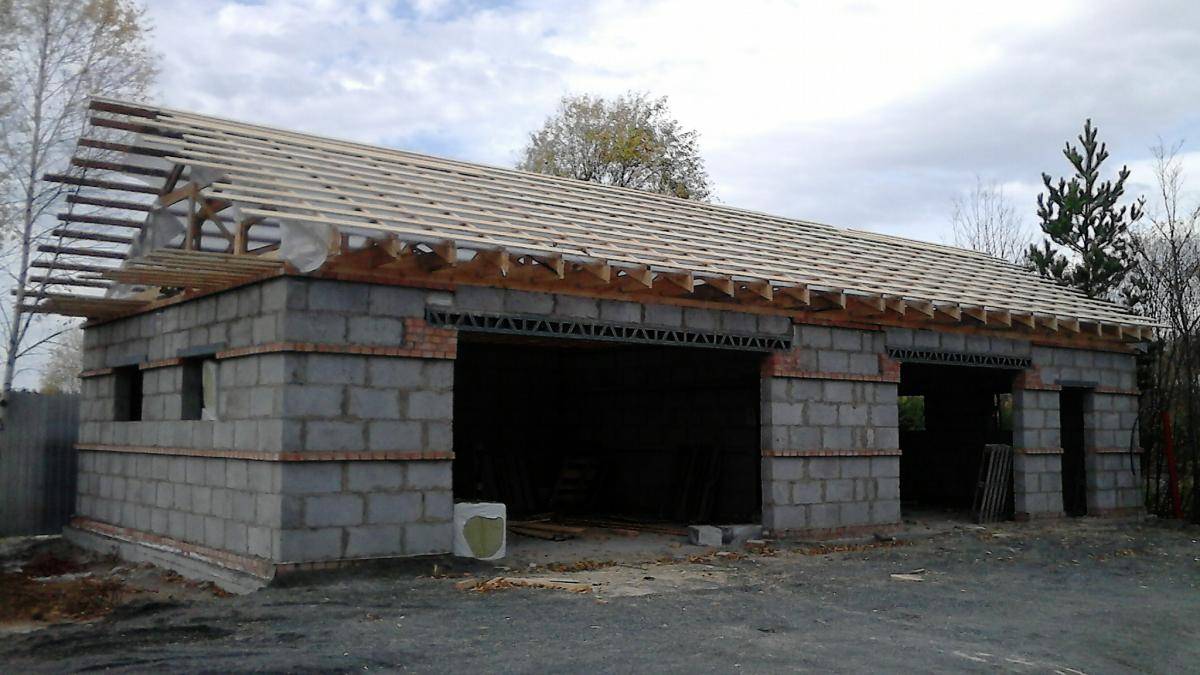 Постройка гаража от фундамента до крыши из пеноблока