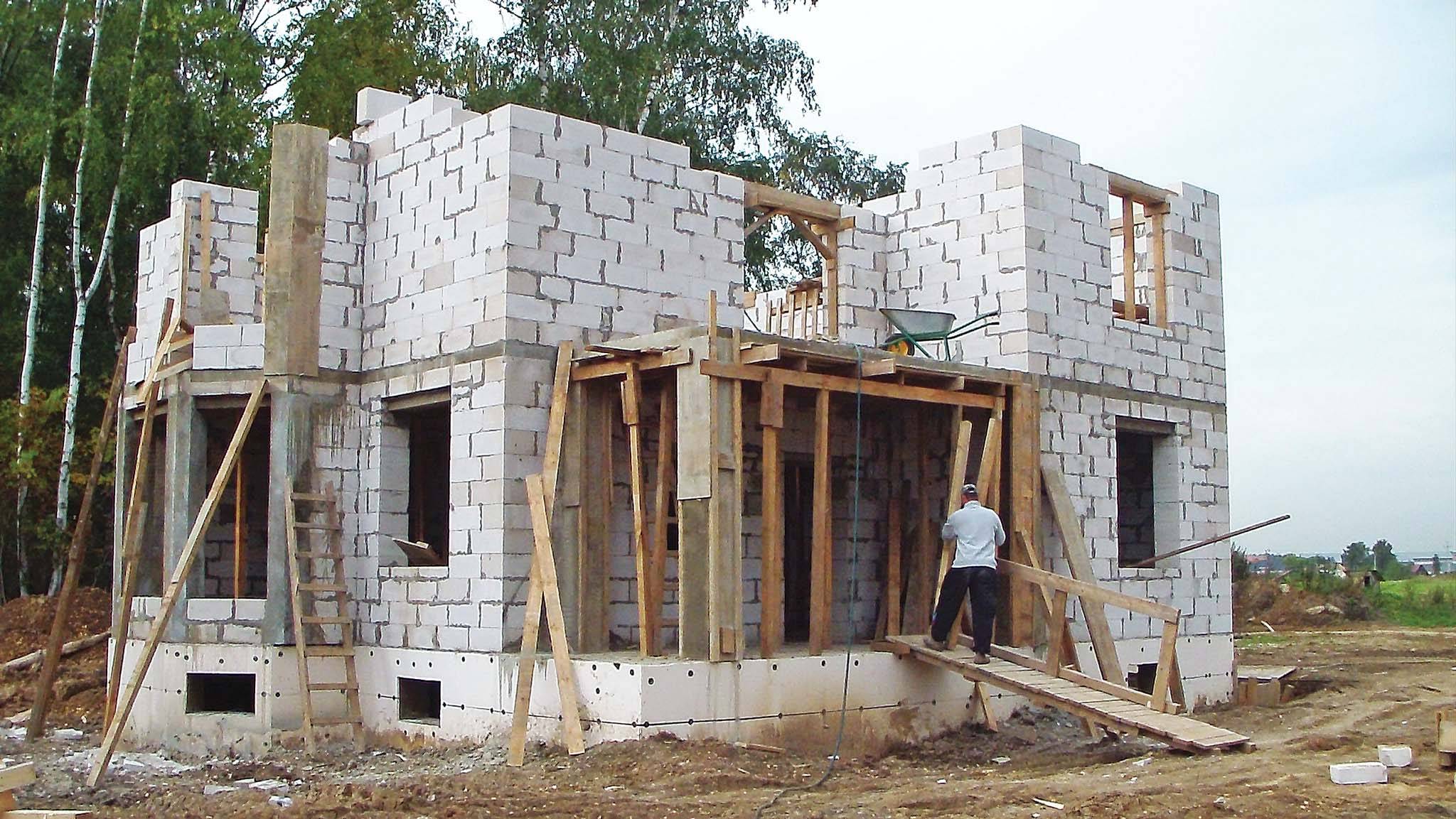 Стоимость постройки дома из пеноблоков своими руками, технология строительства, как построить здание и сделать к нему пристройку, инструкция, фотоотчет и видео-уроки