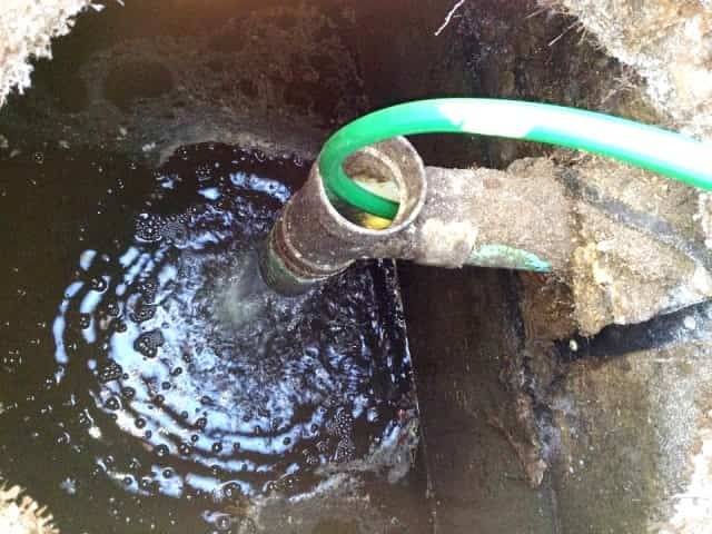Замерзла канализационная труба: как растопить лед своими руками, если вода в коммуникациях застыла, фото-, видео-инструкция