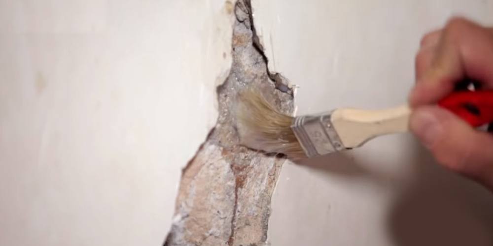 После штукатурки стен появились трещины – что делать с такой проблемой