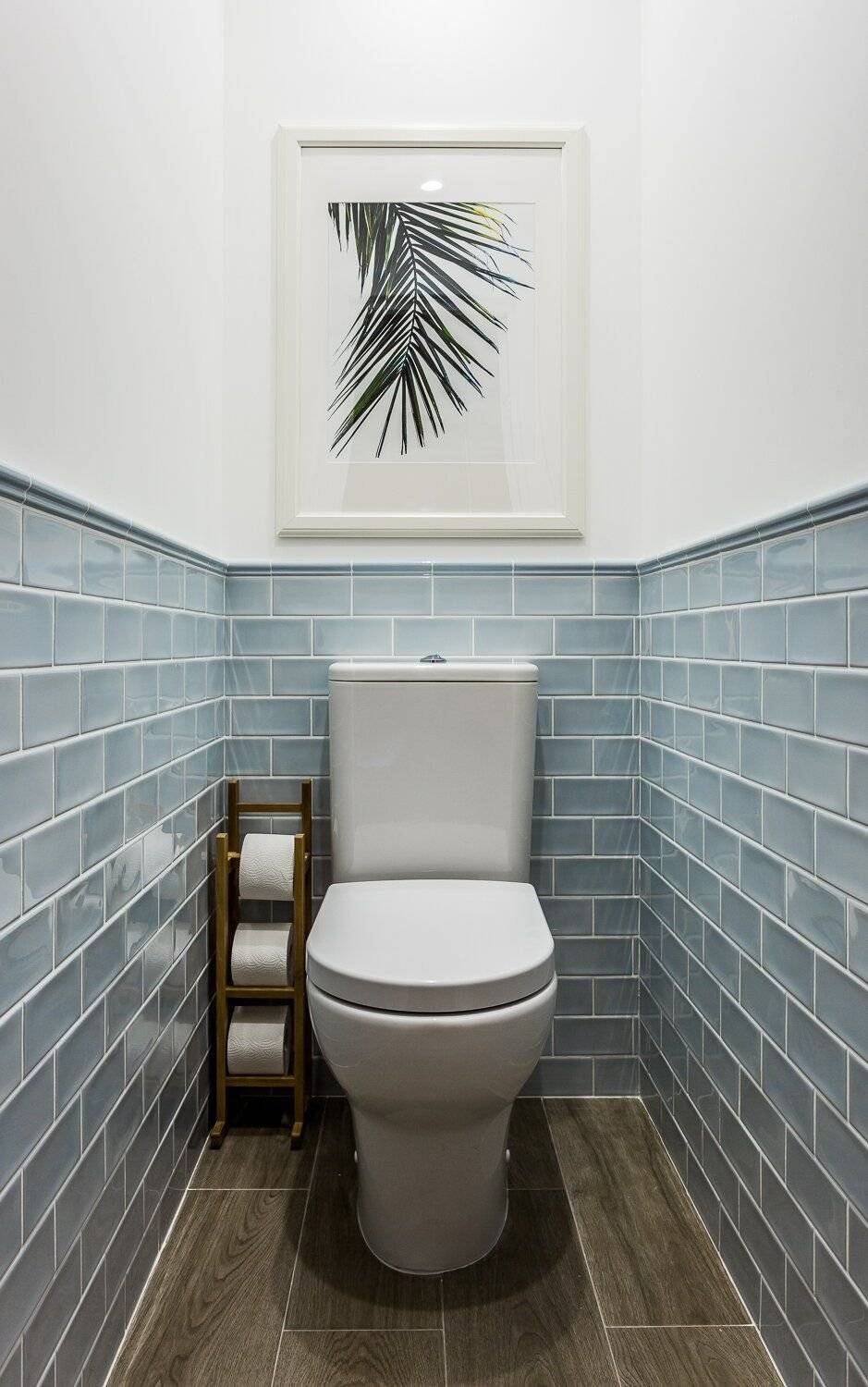 Дизайн туалета маленького размера: плитка для туалетной комнаты, идеи, декор, интерьер в белом цвете, отделка санузла в эко стиле
