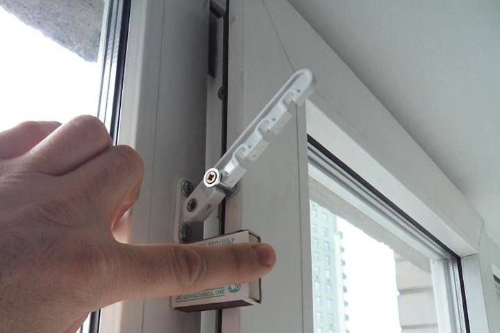 Гребенка для окна - установка своими руками, виды ограничителей на пластиковые окна