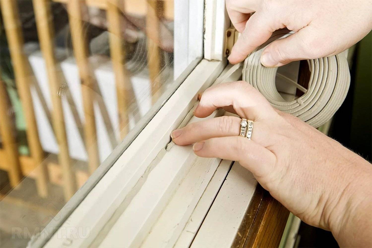 Как лучше утеплить деревянные окна от холода