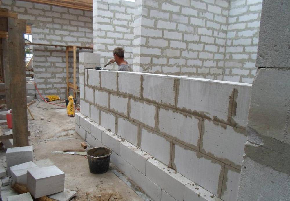Какие блоки для строительства дома лучше, их плюсы и минусы