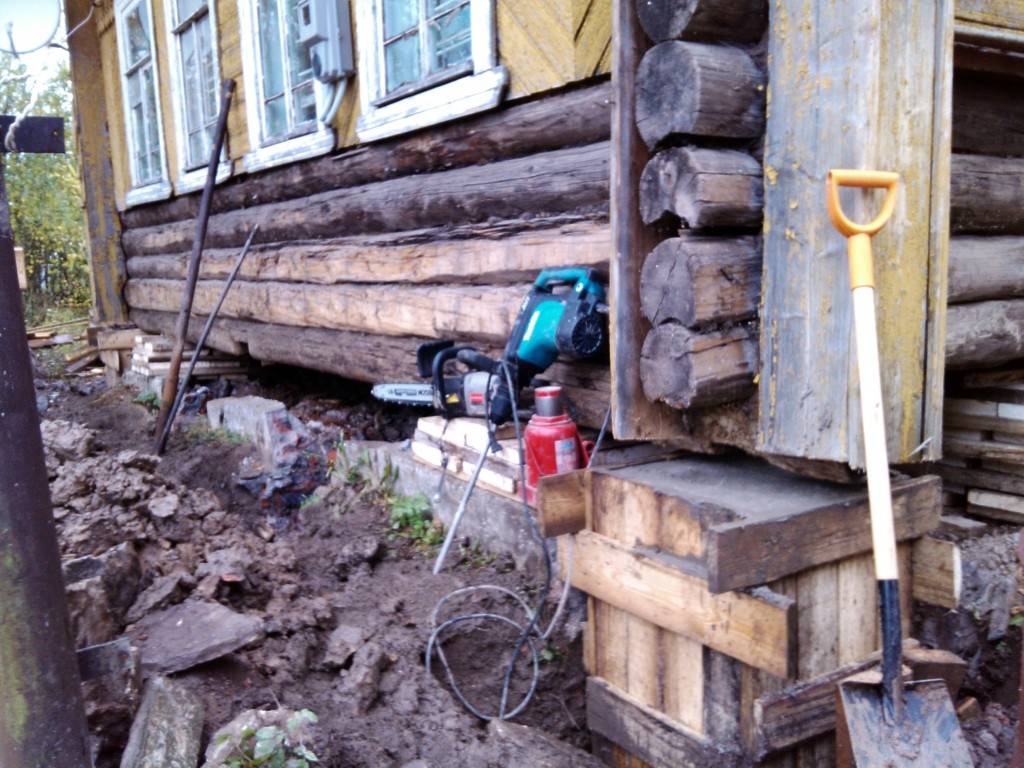 Как залить фундамент под старый деревянный дом: три основных способа