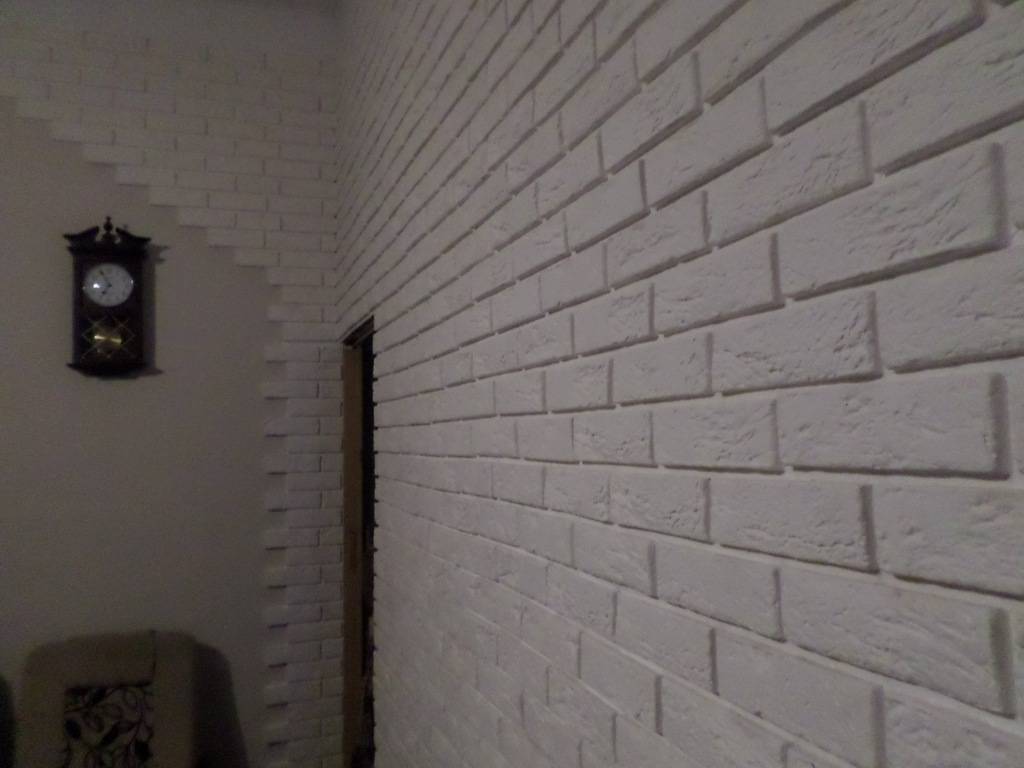 Декор для стен в виде имитации под кирпич или камень: как отделать стены частично или полностью, углы или низ около панелей, последовательность, руководство