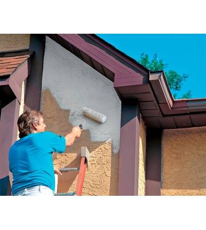 Как правильно выбрать фасадную краску по бетону и нанести на поверхность