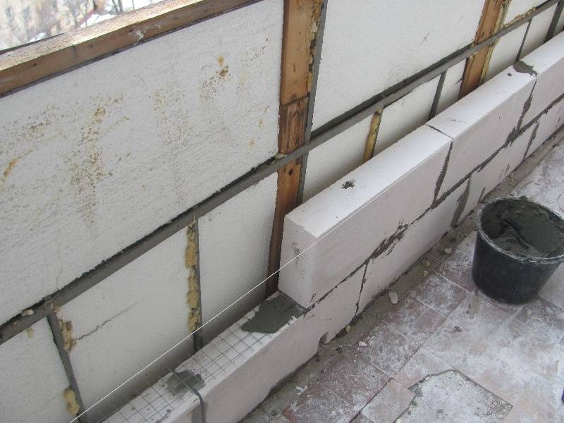 Как вариант, утепление стен дома (или балкона) пеноблоками