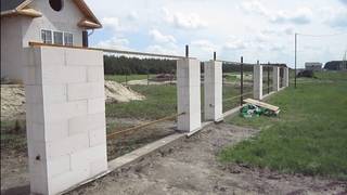 Забор из газоблока: плюсы и минусы применения газобетонных блоков, пошаговая инструкция по строительству ограждения