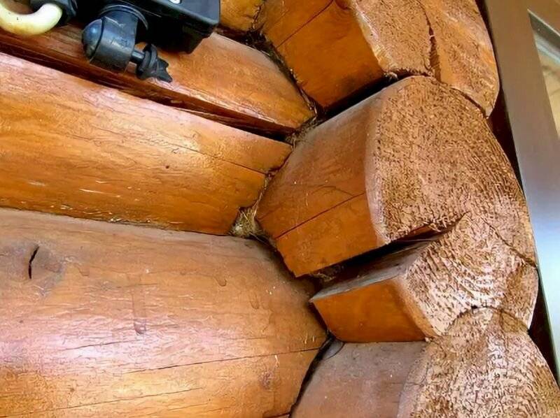 Чем лучше всего обработать деревянныи дом?