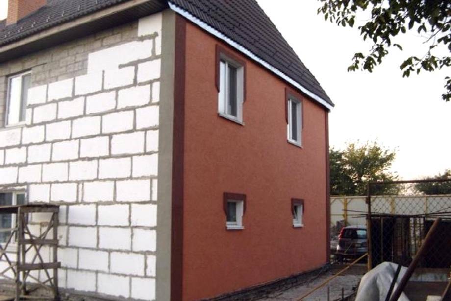 Внешняя отделка дома из пеноблоков: чем лучше обшить стены снаружи и внутри