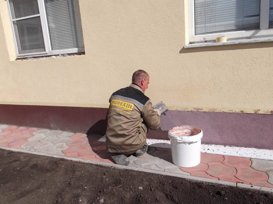 Краска для фундамента по бетону: как и чем красить снаружи дома