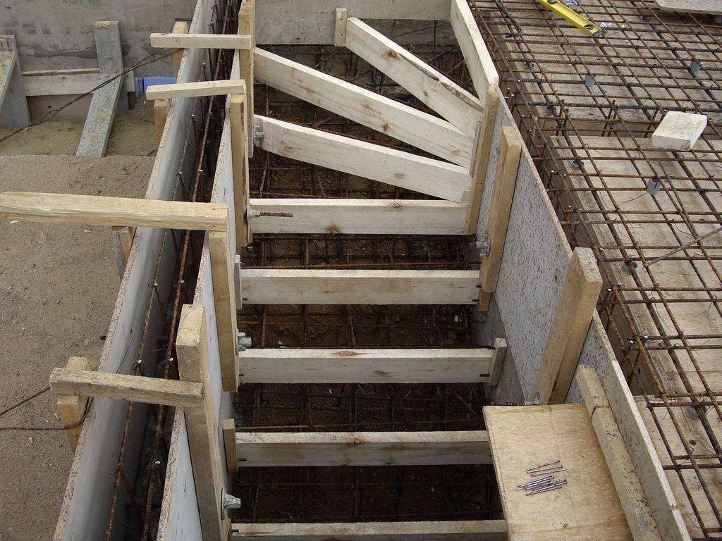 Лестница из бетона – как сделать самому?