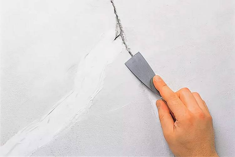 Как заделать трещины в штукатурке на стене - пошаговая инструкция