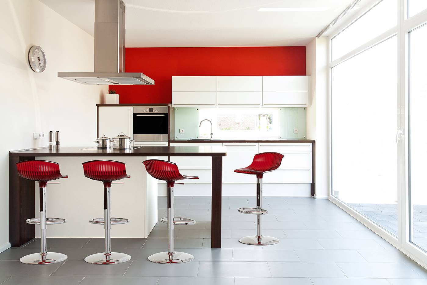Барные стулья на кухне: тренд или вульгарность? | онлайн-журнал о ремонте и дизайне