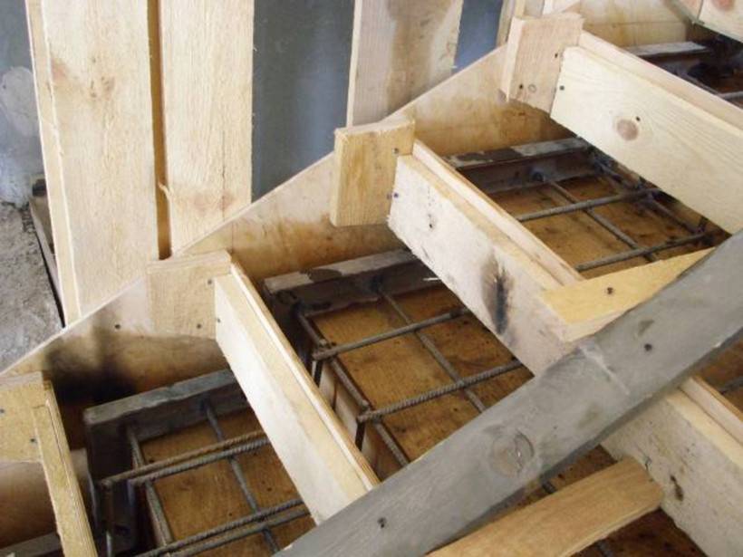 Правила монтажа опалубки для бетонной лестницы