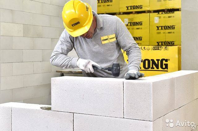 Какие стеновые блоки лучше использовать для строительства наружных стен дома: газобетон или пенобетон