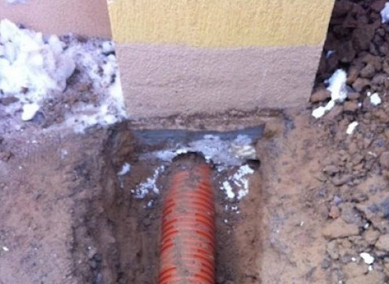 Как разморозить замерзшую трубу канализации – способы и средства