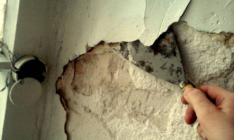 Как заделать дырку в стене от дюбеля
