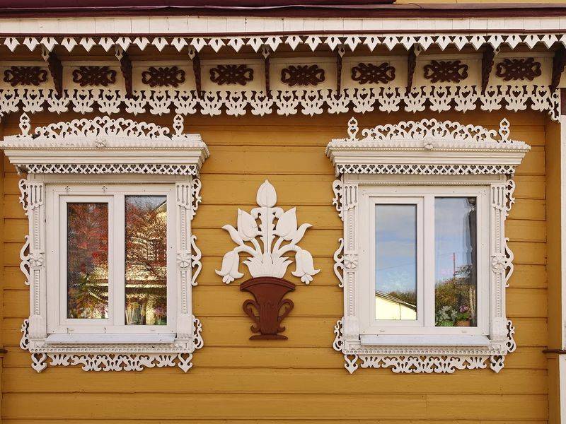 Наличники на окна в деревянном доме: украшение фасада