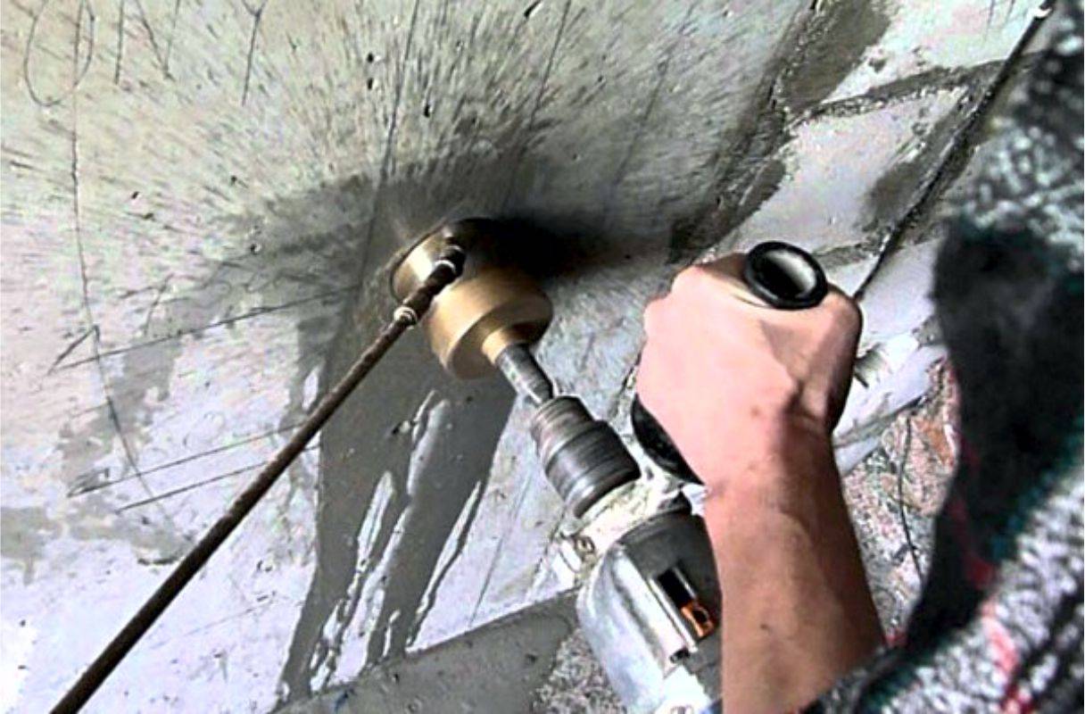 Как правильно сверлить коронкой по бетону