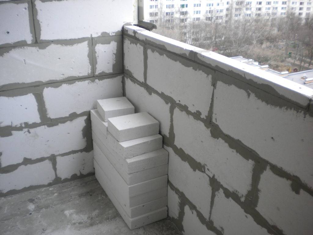 Каким материалом лучше утеплить балкон изнутри