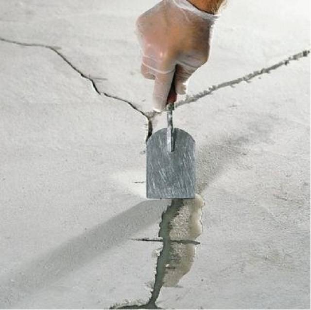 Способы избавления от повреждений стяжки пола из бетона своими силами