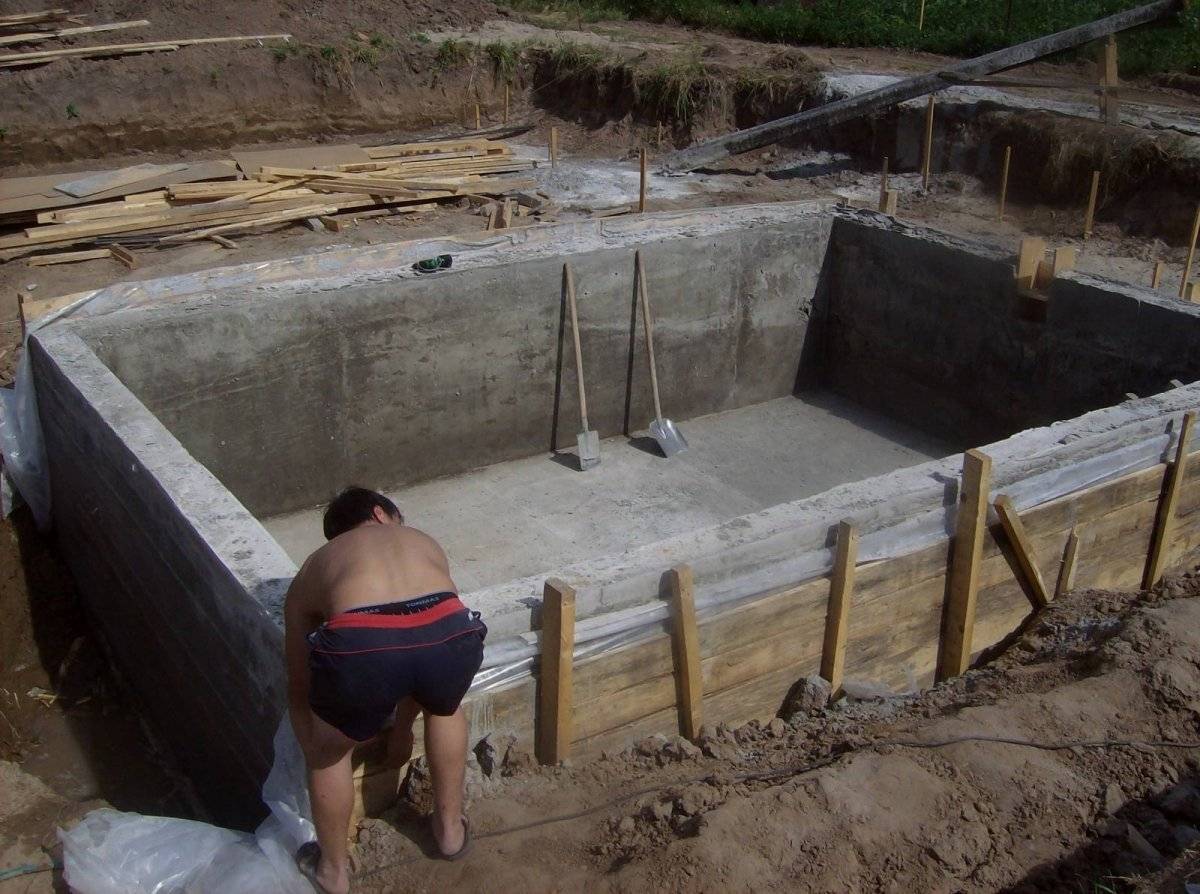 Как сделать бассейн на даче своими руками из бетона