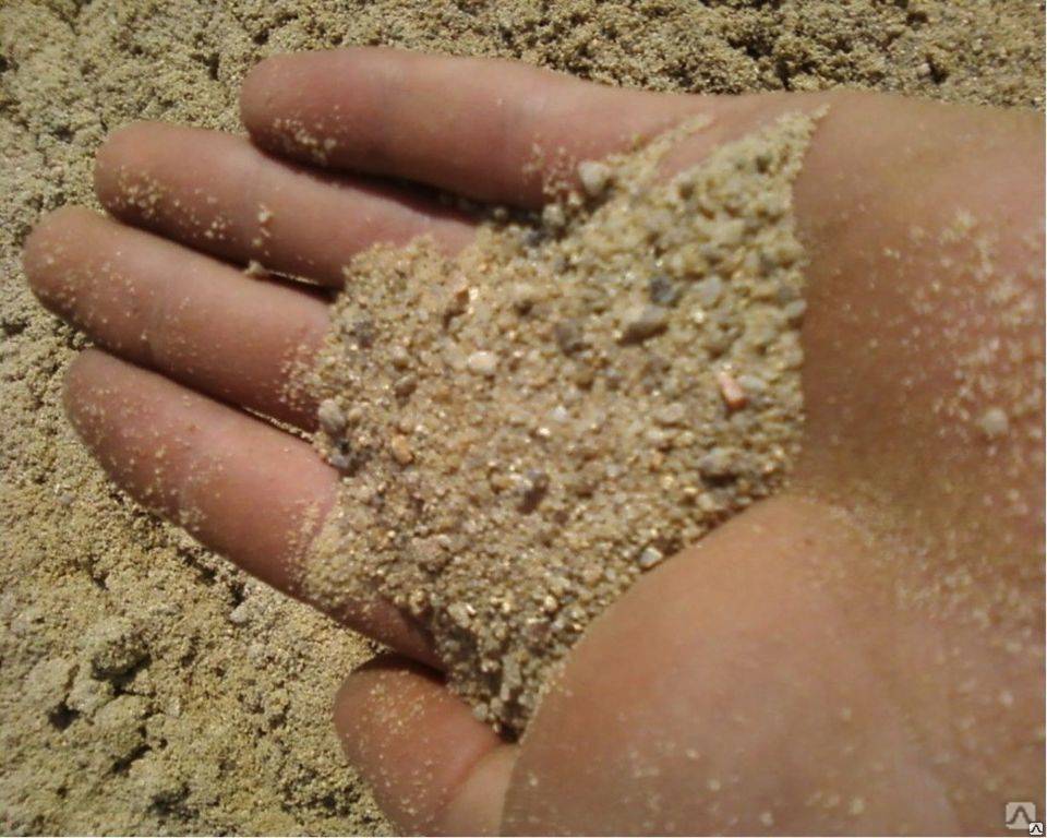 Основные отличия карьерного и намывного песка