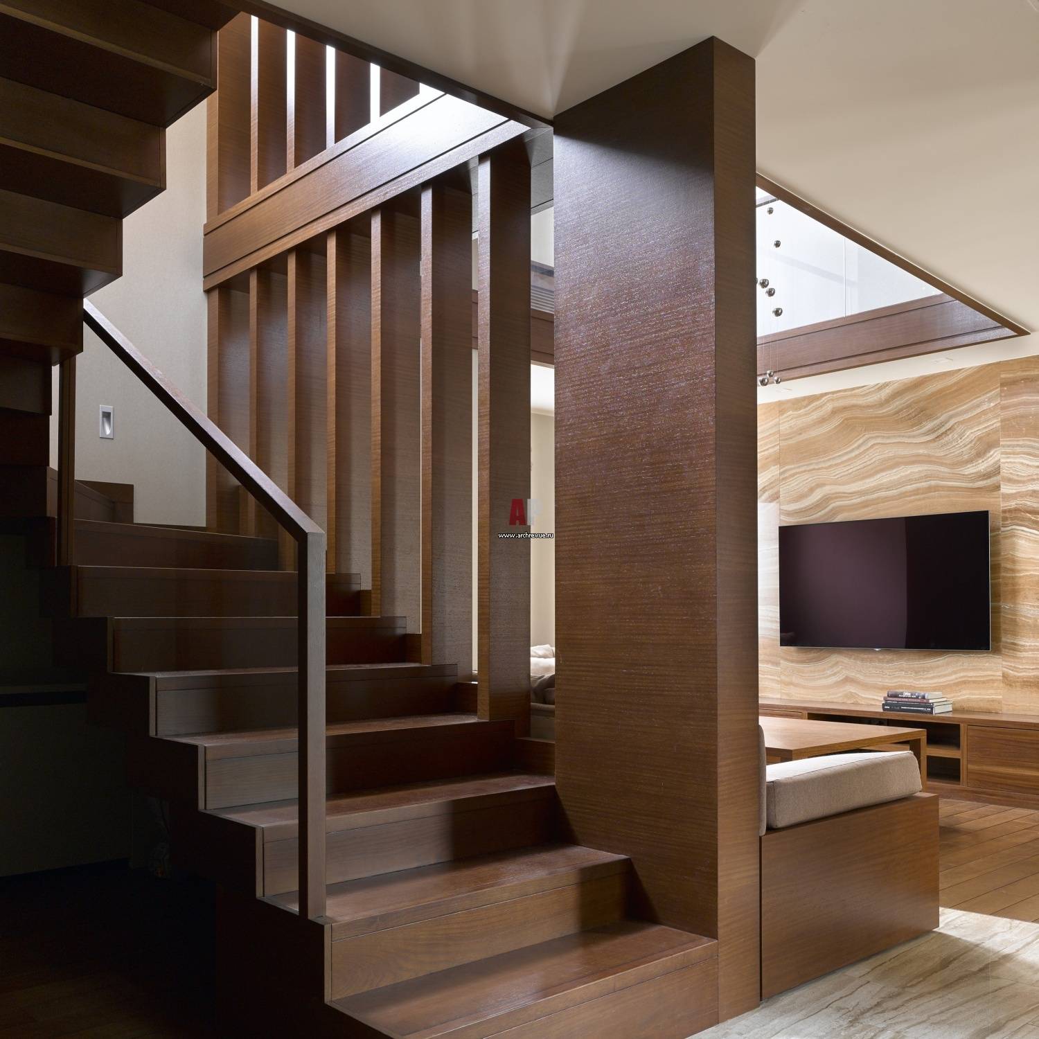 Лестницы на второй этаж в частном доме – неотъемлемый атрибут интерьера | интерьерные штучки