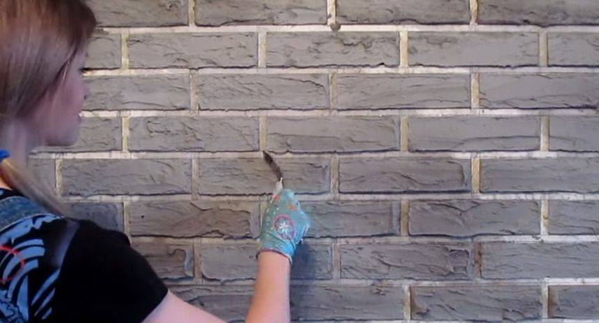 Как сделать эффектную «кирпичную» стену из штукатурки?