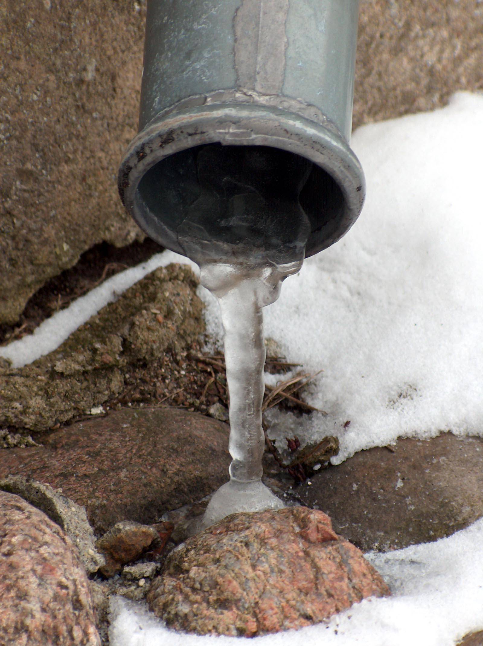 Замерзла канализация что делать: способы как отогреть трубу